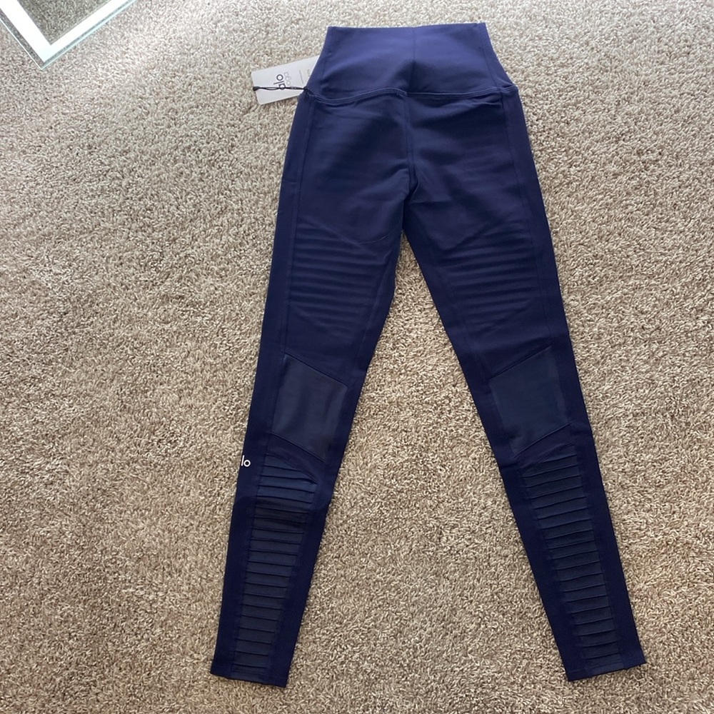 ALO Yoga High Waisted Navy Blue Moto leggings. BNWT. Size small